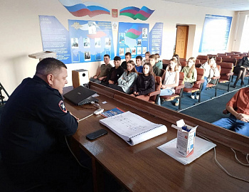 В Абинском районе проведена экскурсия для школьников в Госавтоинспекцию